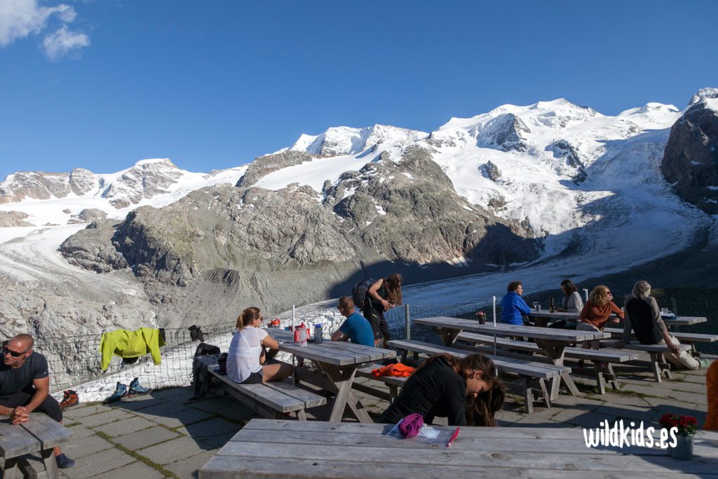 Refugio Boval con vistas al Glaciar Morteratsch