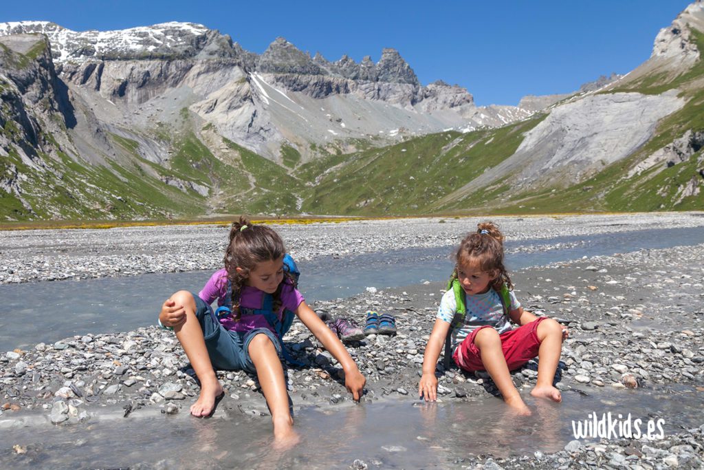 Suiza en familia - Remojándose en las aguas del recién nacido río Flem