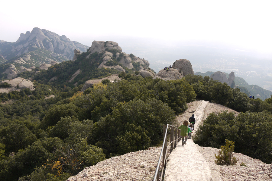 Excursión con niños cerca de Barcelona: cima de Sant Jeroni en Montserrat
