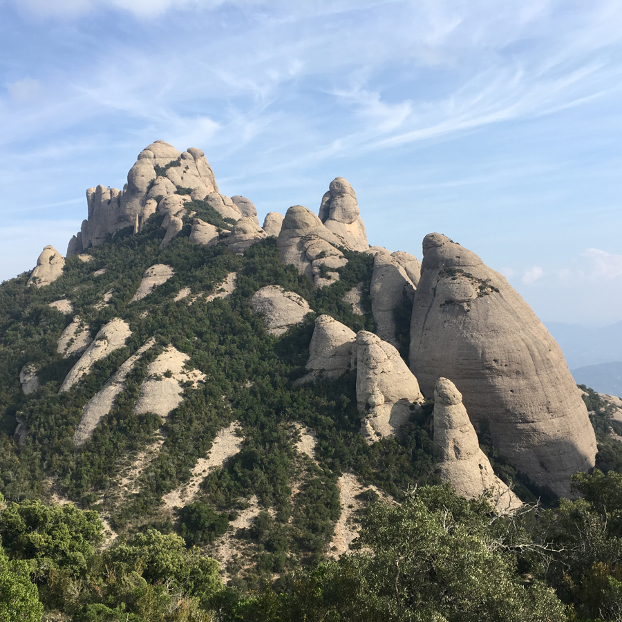 Cima de Sant Jeroni en el macizo de Montserrat