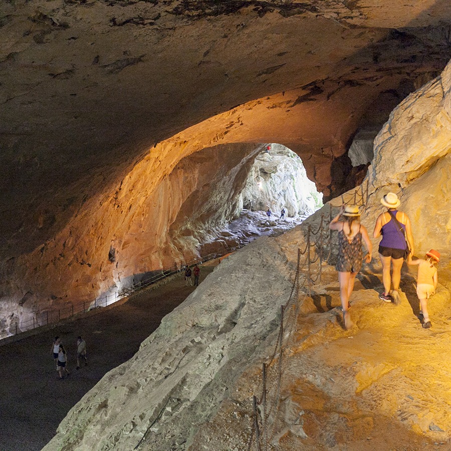 Sendero de las cuevas de Sara a Zugarramurdi